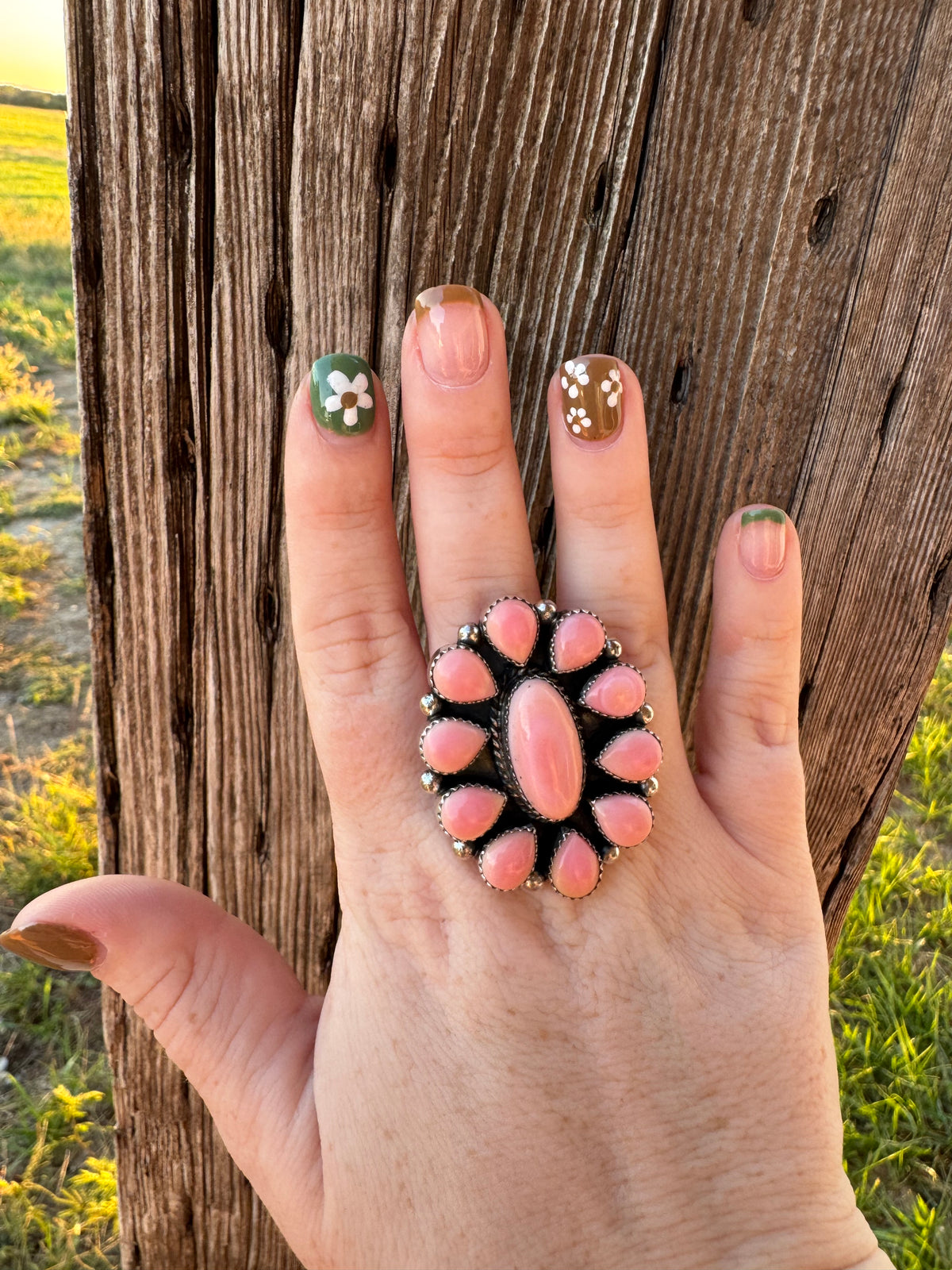 NATIVE MADE Pink Conch Adjustable Ring
