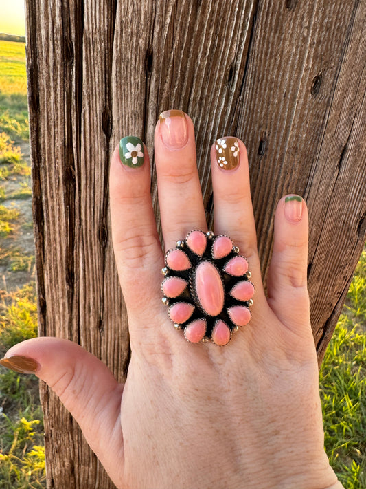NATIVE MADE Pink Conch Adjustable Ring