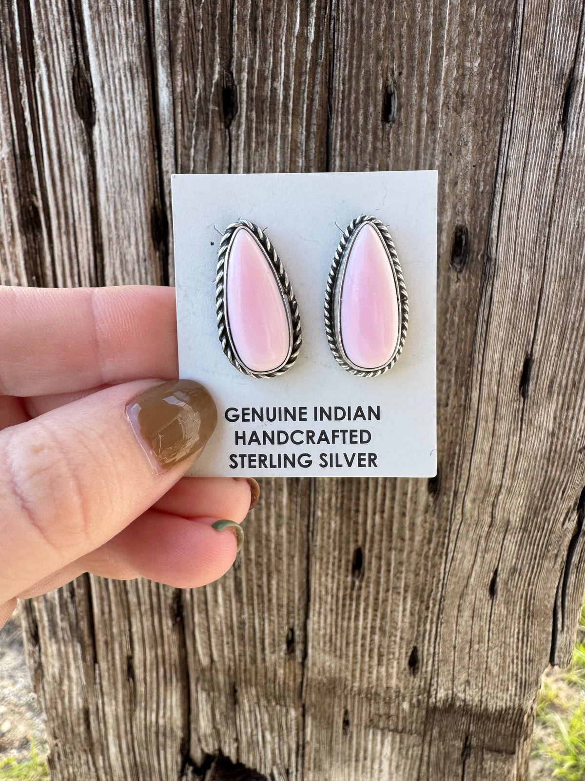 NATIVE MADE Pink Conch Studs