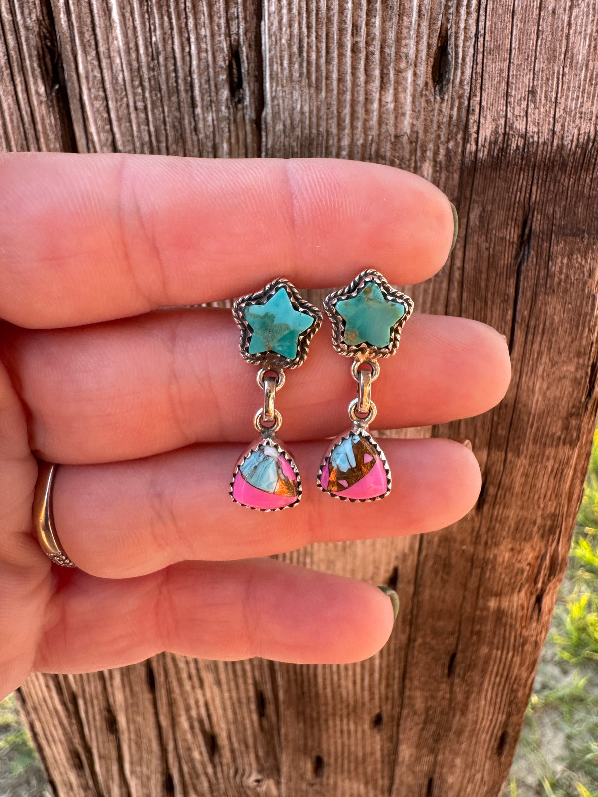 Kingman Star Dangles With Cotton Candy